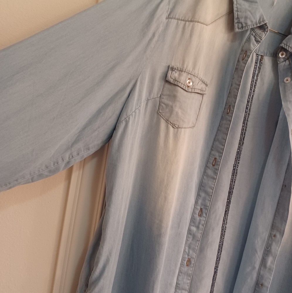 Button Up Top - Picture 3 of 10